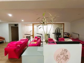 Foto 7 de VENDO EDIFICIO COMERCIAL 5 PISOS EN AV TRAPICHE COMAS