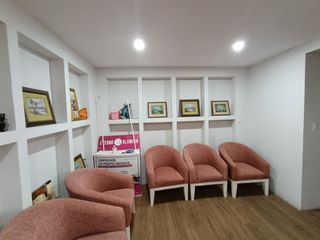Foto 10 de VENDO EDIFICIO COMERCIAL 5 PISOS EN AV TRAPICHE COMAS