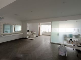 Foto 19 de VENDO EDIFICIO COMERCIAL 5 PISOS EN AV TRAPICHE COMAS