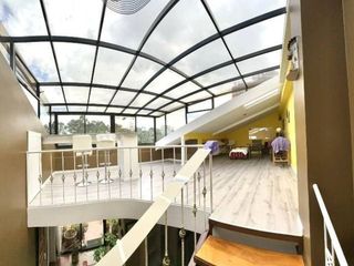 Foto 1 de Lujoso Penthouse en venta 350m2C Sector Ordóñez Lasso