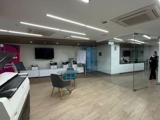 Foto 17 de Oficina Prime Implementada de 947 m² con Vista Al Golf Los Incas en Surco
