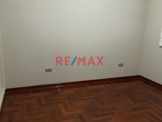 Foto 5 de Alquilo Departamento - S/2,500.00 Lomas De La Molina Por La Cdra 6
