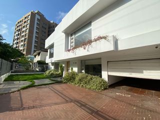 Foto 1 de Espectacular casa en alquiler con ascensor para vivienda o empresa, Sector Parque El Golf