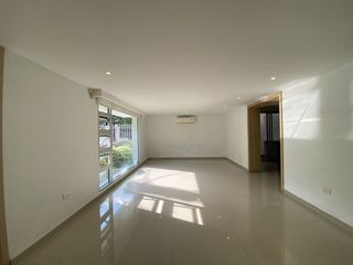 Foto 2 de Espectacular casa en alquiler con ascensor para vivienda o empresa, Sector Parque El Golf