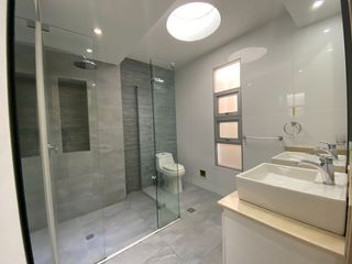 Foto 14 de Espectacular casa en alquiler con ascensor para vivienda o empresa, Sector Parque El Golf