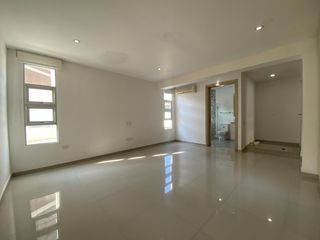 Foto 20 de Espectacular casa en alquiler con ascensor para vivienda o empresa, Sector Parque El Golf