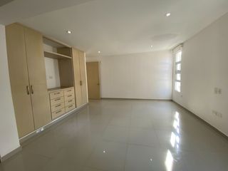 Foto 23 de Espectacular casa en alquiler con ascensor para vivienda o empresa, Sector Parque El Golf