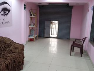 Foto 2 de Se vende Casa Comercial, con local y Departamentos frente a Avenida, en Villa El Salvador