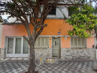 Foto 2 de Venta Casa + Dpto en B° Los Paraisos