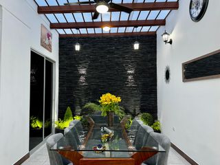 Foto 2 de CASA DE VENTA AMOBLADA EN POMASQUI