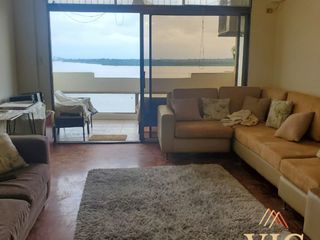 Foto 1 de Se alquila departamento de 2 habitaciones frente a Malecón 2000