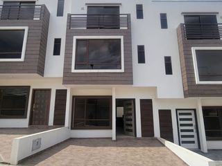 Foto 1 de CASAS VIP EN CUENCA RIO AMARILLO