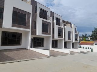 Foto 2 de CASAS VIP EN CUENCA RIO AMARILLO