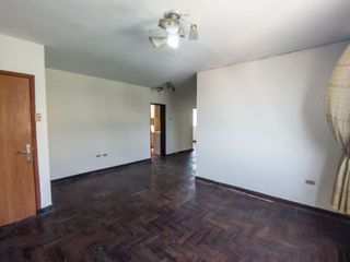 Foto 1 de VENTA DEPARTAMENTO EN EL RIMAC CON VISTA EXTERNA A LA Av. Felipe Arancibia
