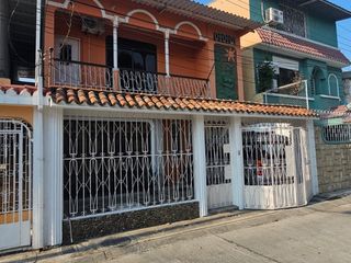 Foto 1 de Venta, Guayacanes  casa de dos plantas , aplica Biess 100 %