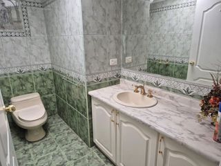 Foto 8 de De venta en CUMBAYA - LA PRIMAVERA. Espectacular casa de 5 dormitorios.