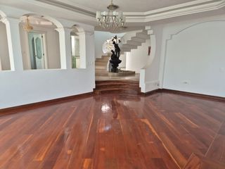 Foto 5 de De venta en CUMBAYA - LA PRIMAVERA. Espectacular casa de 5 dormitorios.