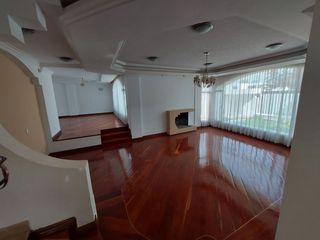 Foto 7 de De venta en CUMBAYA - LA PRIMAVERA. Espectacular casa de 5 dormitorios.