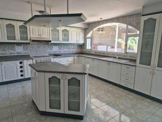 Foto 10 de De venta en CUMBAYA - LA PRIMAVERA. Espectacular casa de 5 dormitorios.