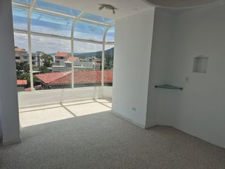 Foto 20 de De venta en CUMBAYA - LA PRIMAVERA. Espectacular casa de 5 dormitorios.