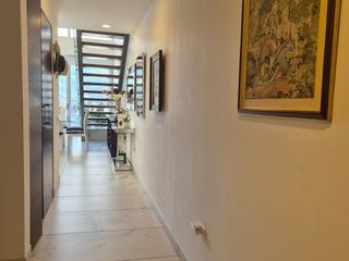 Foto 4 de En Cumbayá de venta Moderno Dúplex con espectacular vista al Ilaló.