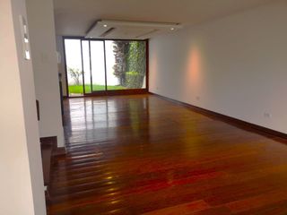 Foto 1 de Quito Tenis, sector Los Cabildos. En venta CASA REMODELADA.