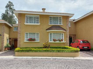 Foto 1 de CASA DE VENTA. CUMBAYÁ. San Juan alto.