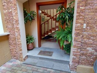 Foto 2 de CASA DE VENTA. CUMBAYÁ. San Juan alto.