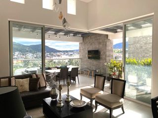Foto 3 de En Cumbayá de venta Moderno Departamento con espectacular vista al Ilaló.