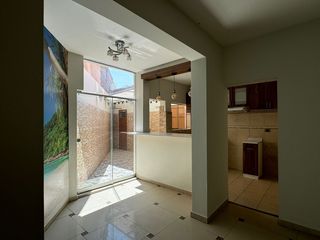 Foto 3 de VENDO CASA Al Frente Del Estadio Melgar Parte Sur.