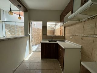 Foto 4 de VENDO CASA Al Frente Del Estadio Melgar Parte Sur.