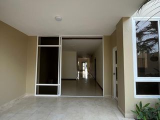 Foto 9 de Samborondón, Alquilo Excelente Casa de 6 dormitorios