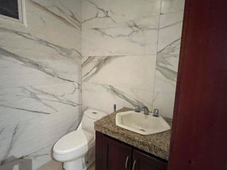 Foto 18 de Samborondón, Alquilo Excelente Casa de 6 dormitorios