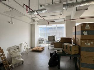 Foto 2 de Oficina Implementada de 211 m² con Vista Interna en Santiago de Surco