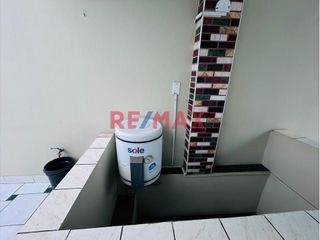 Foto 2 de Se Vende !!! Casa En Urb. Primavera /Cerca A Av. America Norte Y Tupac Amaru/255M2 De Construcción