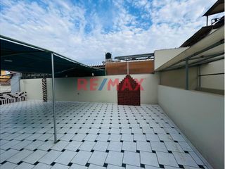 Foto 3 de Se Vende !!! Casa En Urb. Primavera /Cerca A Av. America Norte Y Tupac Amaru/255M2 De Construcción