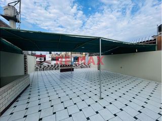 Foto 4 de Se Vende !!! Casa En Urb. Primavera /Cerca A Av. America Norte Y Tupac Amaru/255M2 De Construcción