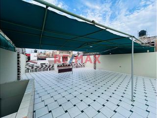 Foto 5 de Se Vende !!! Casa En Urb. Primavera /Cerca A Av. America Norte Y Tupac Amaru/255M2 De Construcción