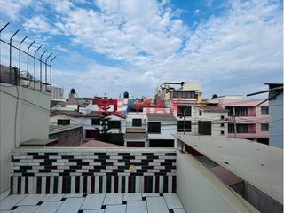 Foto 6 de Se Vende !!! Casa En Urb. Primavera /Cerca A Av. America Norte Y Tupac Amaru/255M2 De Construcción