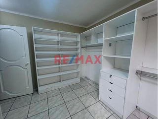 Foto 8 de Se Vende !!! Casa En Urb. Primavera /Cerca A Av. America Norte Y Tupac Amaru/255M2 De Construcción