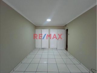 Foto 9 de Se Vende !!! Casa En Urb. Primavera /Cerca A Av. America Norte Y Tupac Amaru/255M2 De Construcción