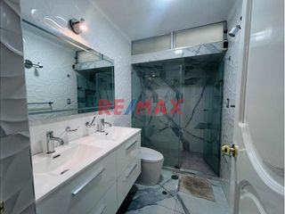 Foto 10 de Se Vende !!! Casa En Urb. Primavera /Cerca A Av. America Norte Y Tupac Amaru/255M2 De Construcción