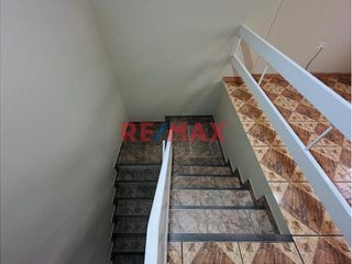 Foto 11 de Se Vende !!! Casa En Urb. Primavera /Cerca A Av. America Norte Y Tupac Amaru/255M2 De Construcción
