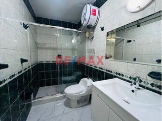 Foto 14 de Se Vende !!! Casa En Urb. Primavera /Cerca A Av. America Norte Y Tupac Amaru/255M2 De Construcción