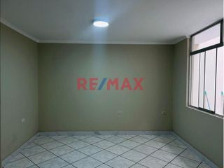 Foto 16 de Se Vende !!! Casa En Urb. Primavera /Cerca A Av. America Norte Y Tupac Amaru/255M2 De Construcción