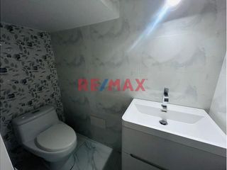 Foto 17 de Se Vende !!! Casa En Urb. Primavera /Cerca A Av. America Norte Y Tupac Amaru/255M2 De Construcción