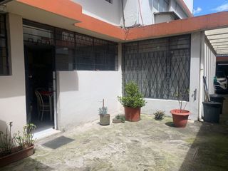 Foto 13 de Venta Casa  Rentera sector Jipijapa 3 departamentos