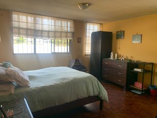 Foto 41 de Venta Casa  Rentera sector Jipijapa 3 departamentos