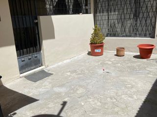 Foto 2 de Venta Casa  Rentera sector Jipijapa 3 departamentos