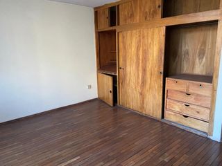 Foto 3 de Venta Casa  Rentera sector Jipijapa 3 departamentos